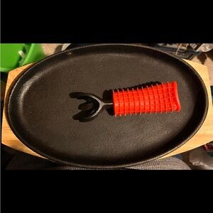 Avon Black Cast Iron Fajita Sizzling Skillet